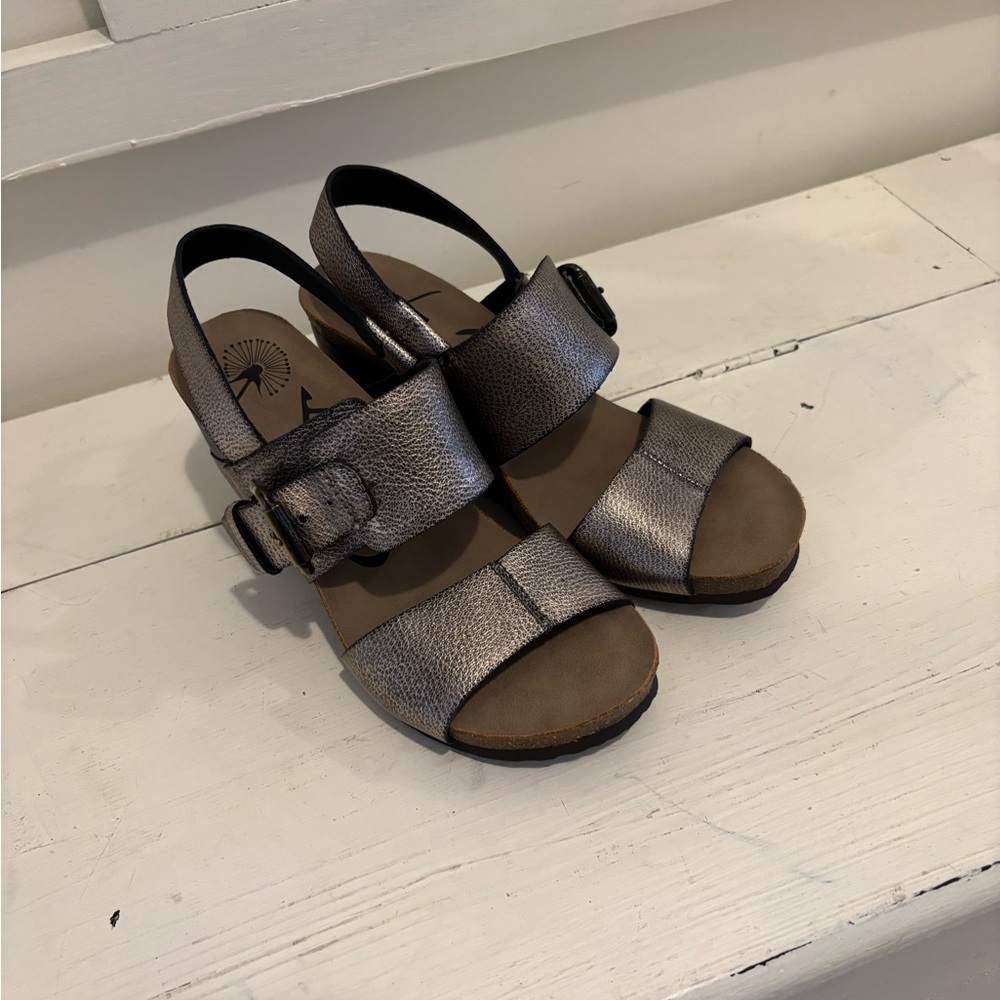 OTBT Overnight Sandals New W/Out Box 6.5